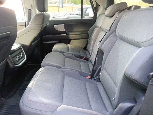 Used 2025 Ford Expedition Active image 29