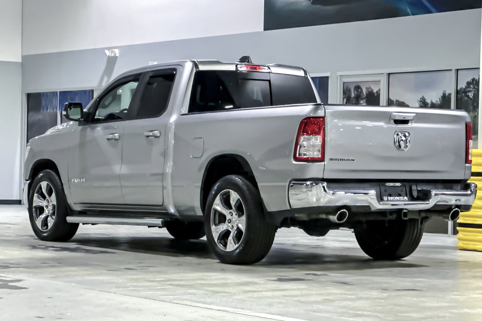 Used 2019 RAM 1500 Big Horn RWD image 3