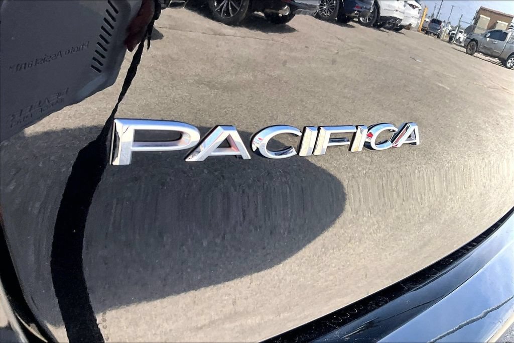 Used 2024 Chrysler Pacifica Touring-L FWD image 43