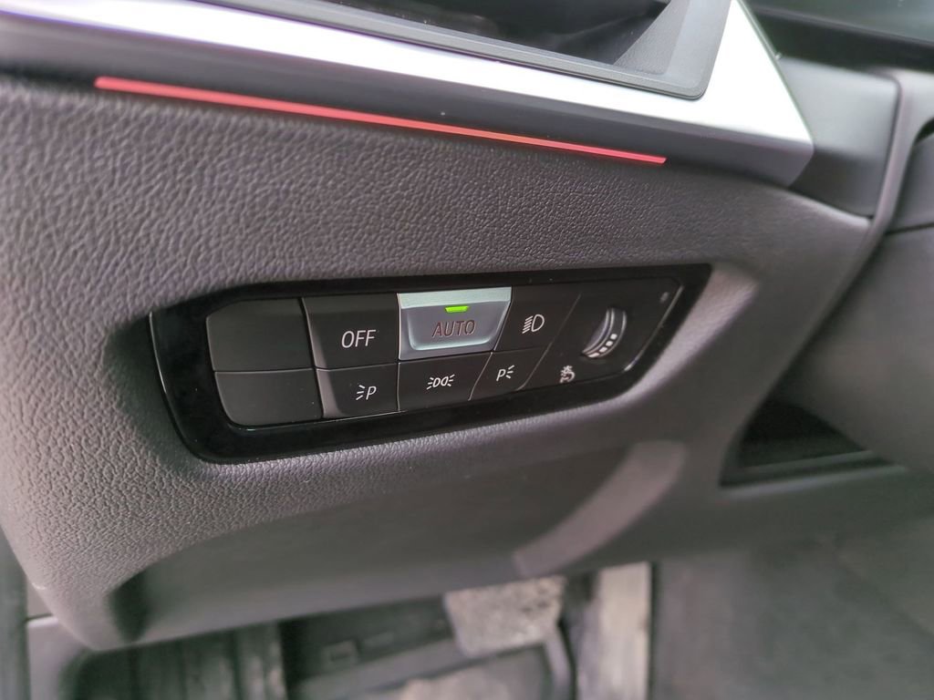 Certified 2023 BMW 330i xDrive Sedan w/ Driving Assistance Package image 17