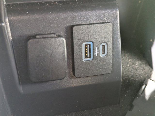 Used 2021 Ford Explorer XLT w/ Equipment Group 202A image 18