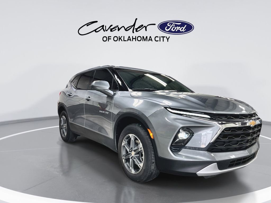 Used 2025 Chevrolet Blazer LT image 2
