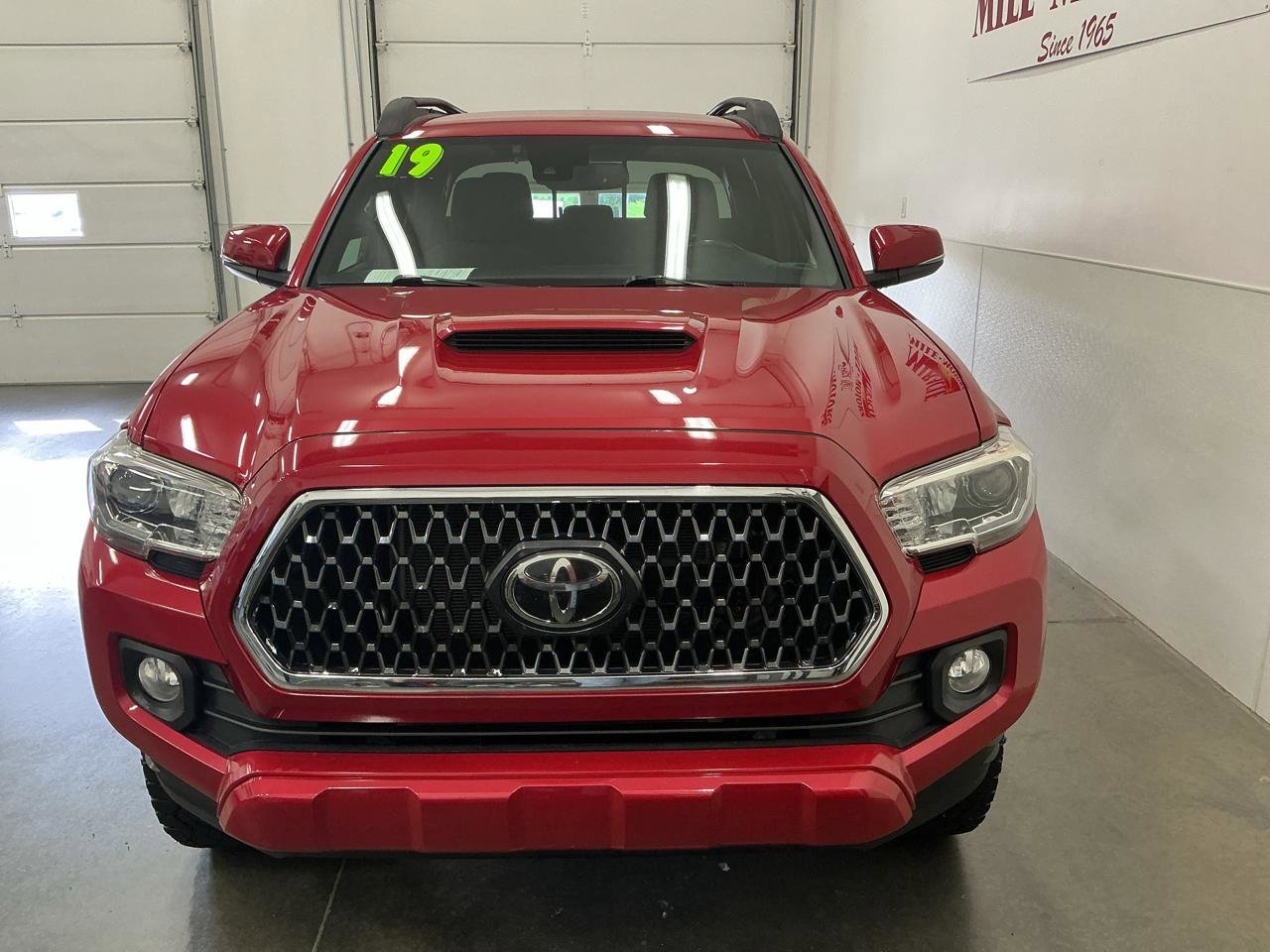 Used 2019 Toyota Tacoma SR5 AWD/4WD image 8