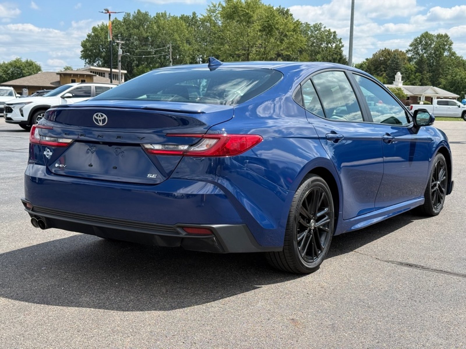 Used 2025 Toyota Camry SE FWD image 8