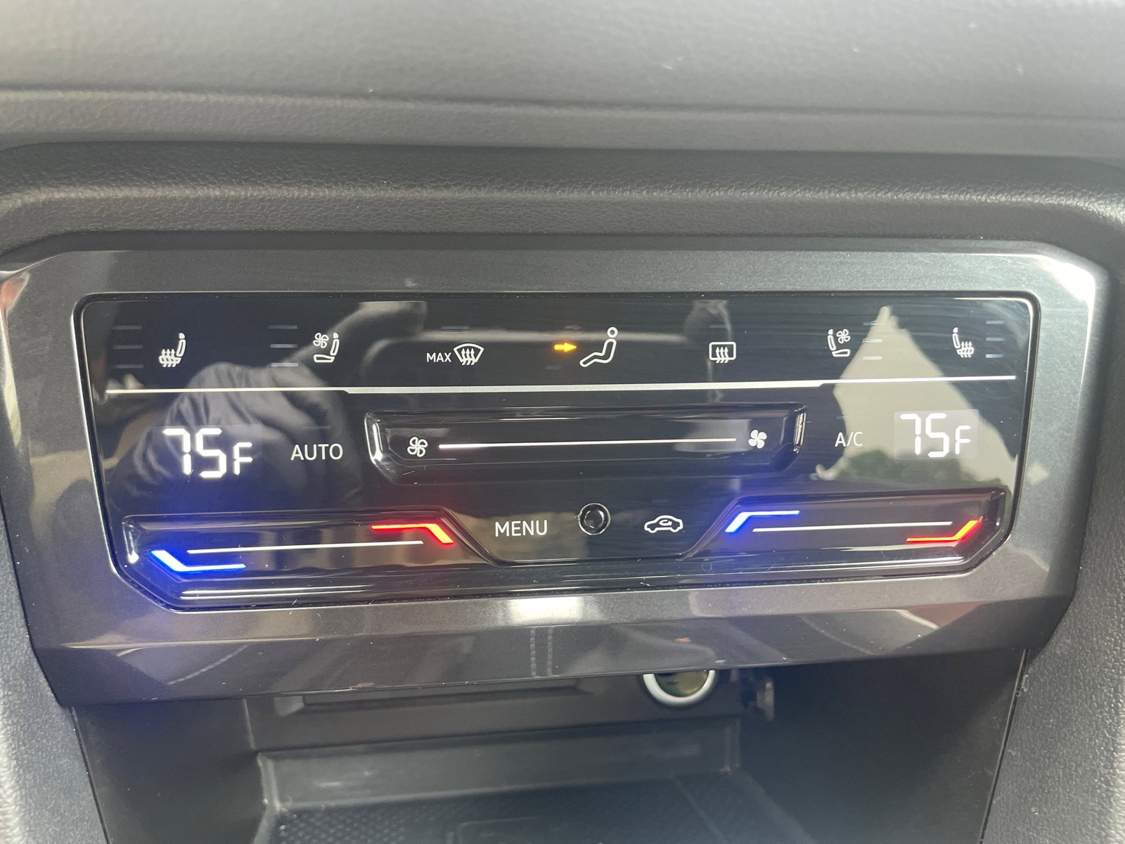 Used 2023 Volkswagen Tiguan SEL R-Line AWD/4WD image 16