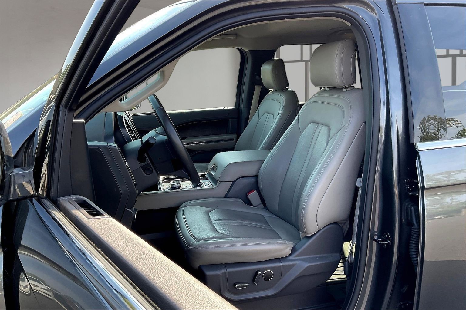 Used 2020 Ford Expedition Limited image 21