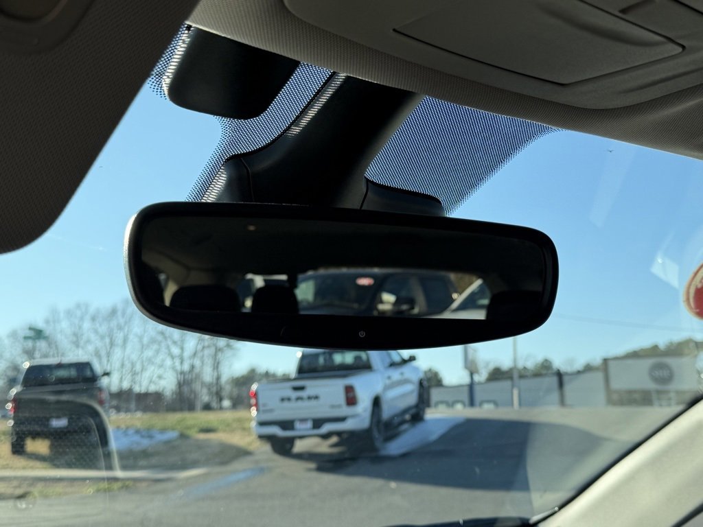 Used 2022 Chrysler Pacifica Touring-L image 27