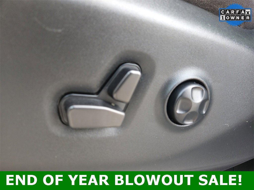 Used 2024 Chrysler Pacifica Touring-L image 14