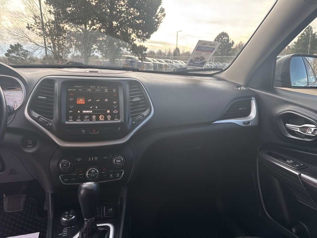 Used 2016 Jeep Cherokee Trailhawk w/ Comfort/Convenience Group image 15