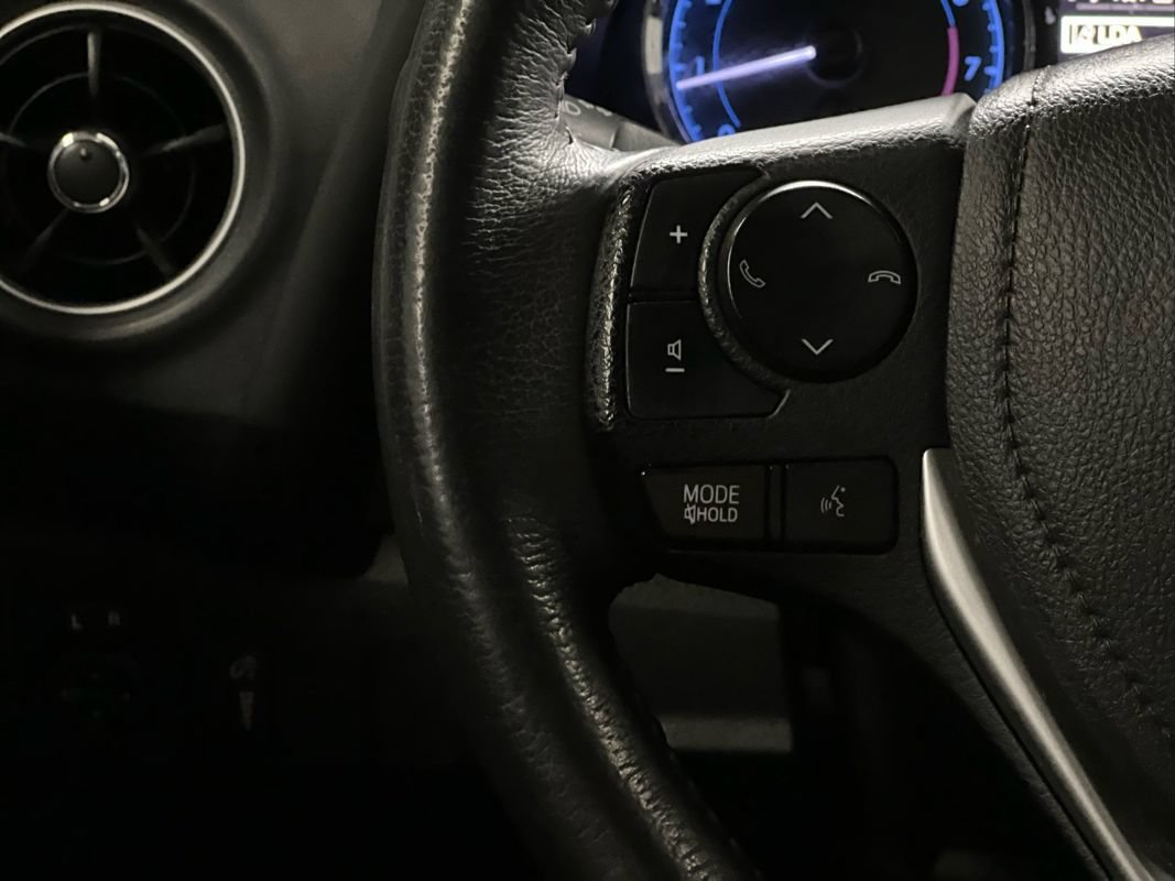 Used 2018 Toyota Corolla SE FWD image 15