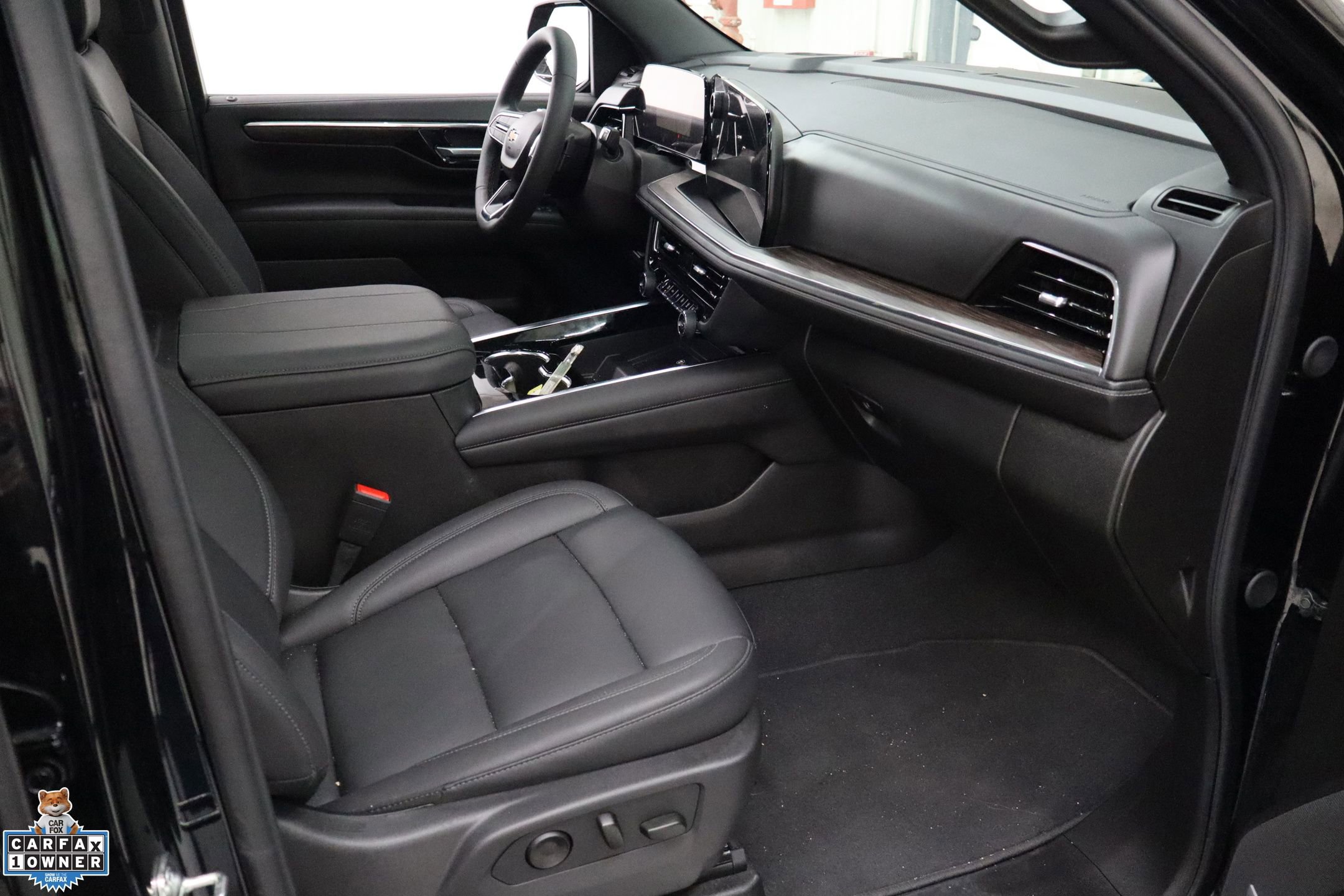 Used 2025 Chevrolet Tahoe LT w/ Comfort Package image 32