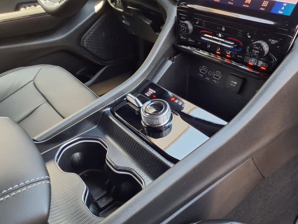 Used 2025 Jeep Grand Cherokee L Limited w/ Black Appearance Package image 7