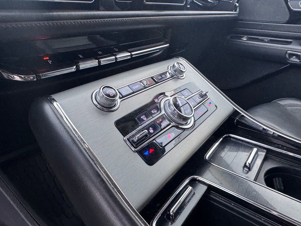 Used 2023 Lincoln Aviator AWD w/ Elements Package image 18