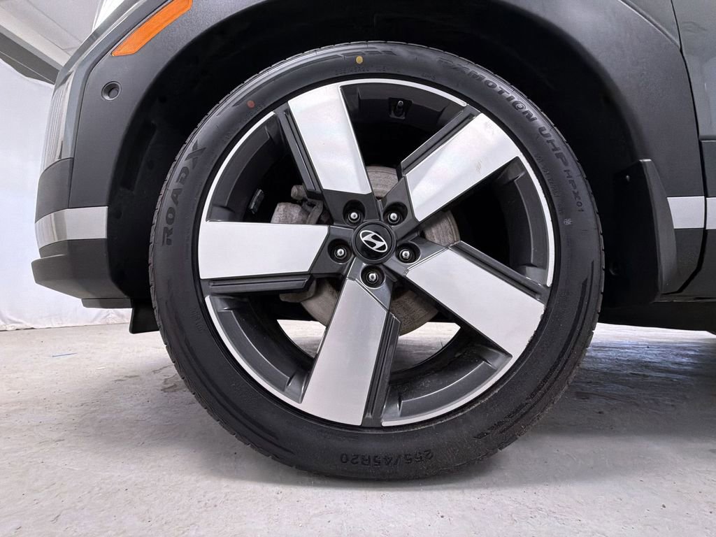 Used 2025 Hyundai Santa Fe Limited AWD/4WD image 13