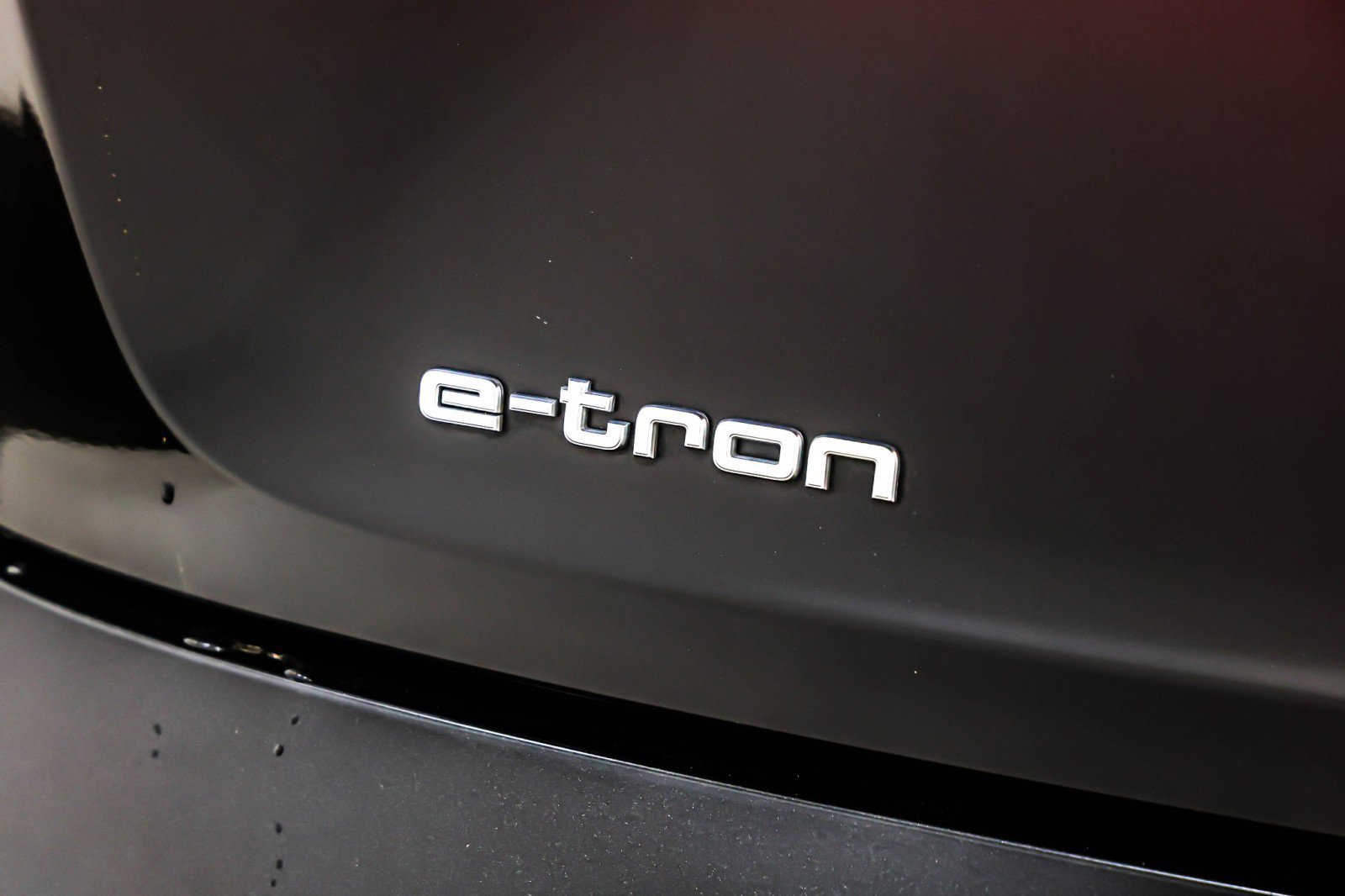 Used 2022 Audi e-tron Premium w/ Convenience Plus Package image 9