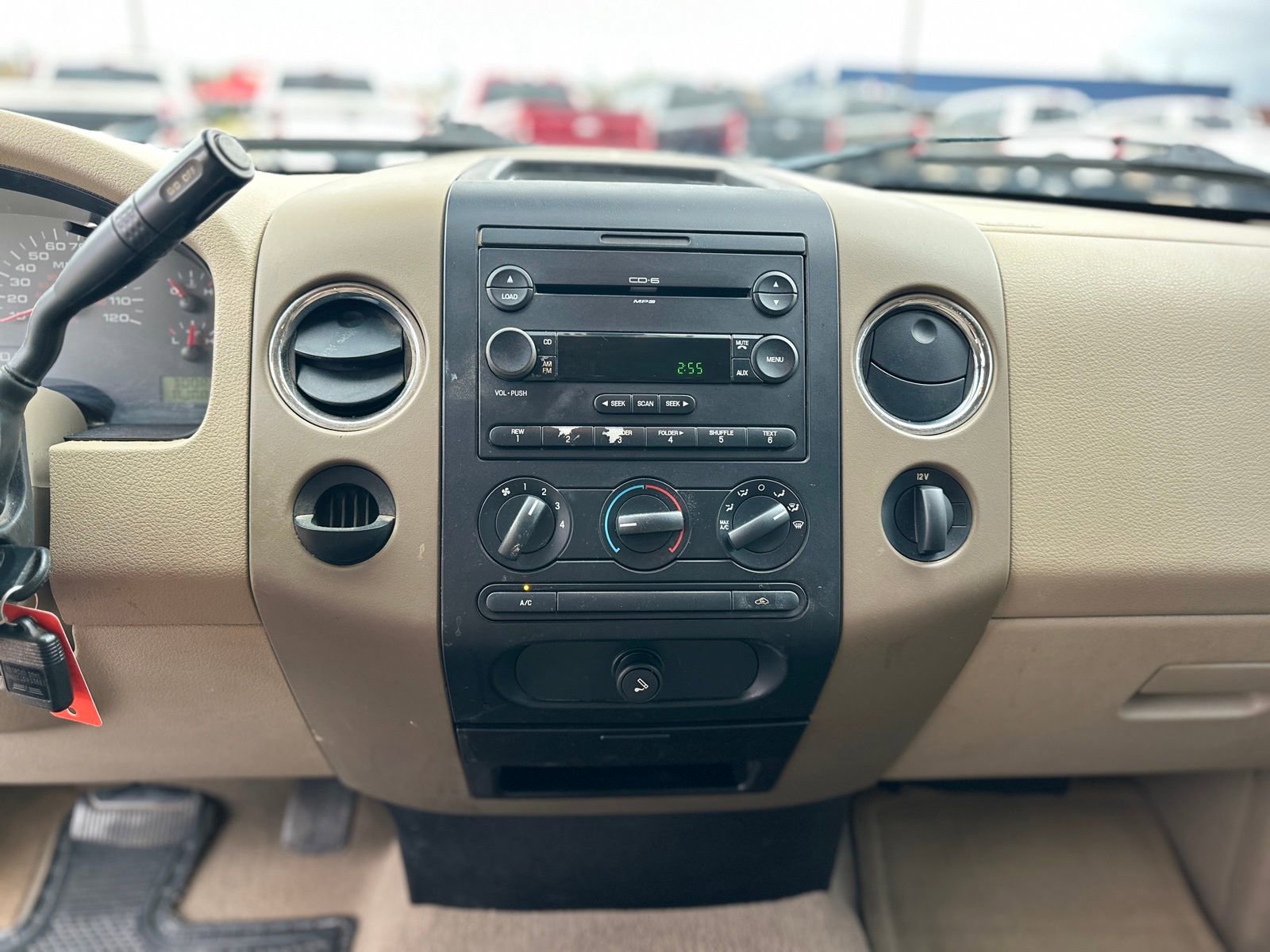 Used 2005 Ford F150 XLT image 25
