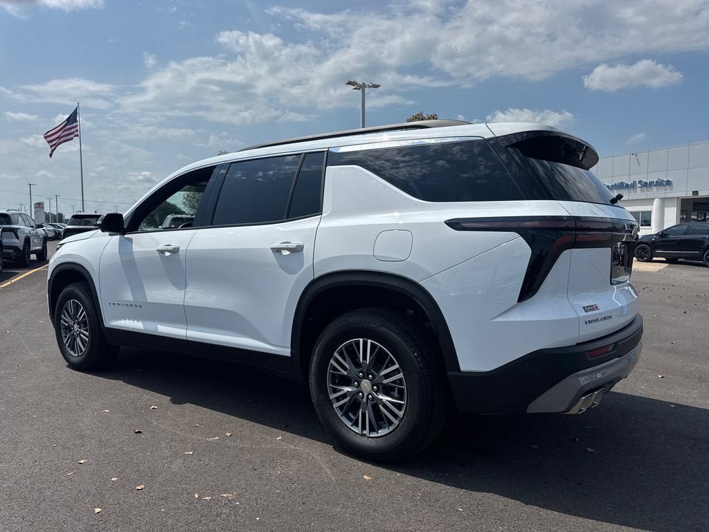 Used 2026 Chevrolet Traverse LT w/ Driver Confidence Package FWD image 4