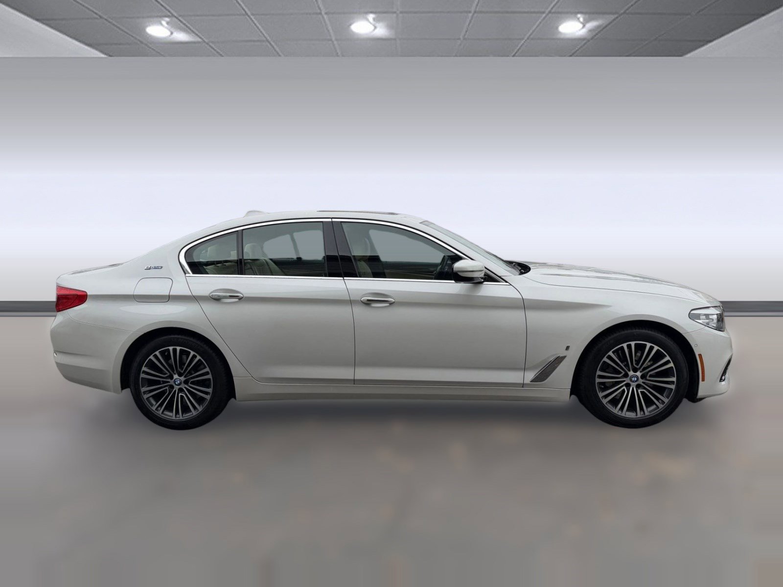 Used 2018 BMW 530e image 8