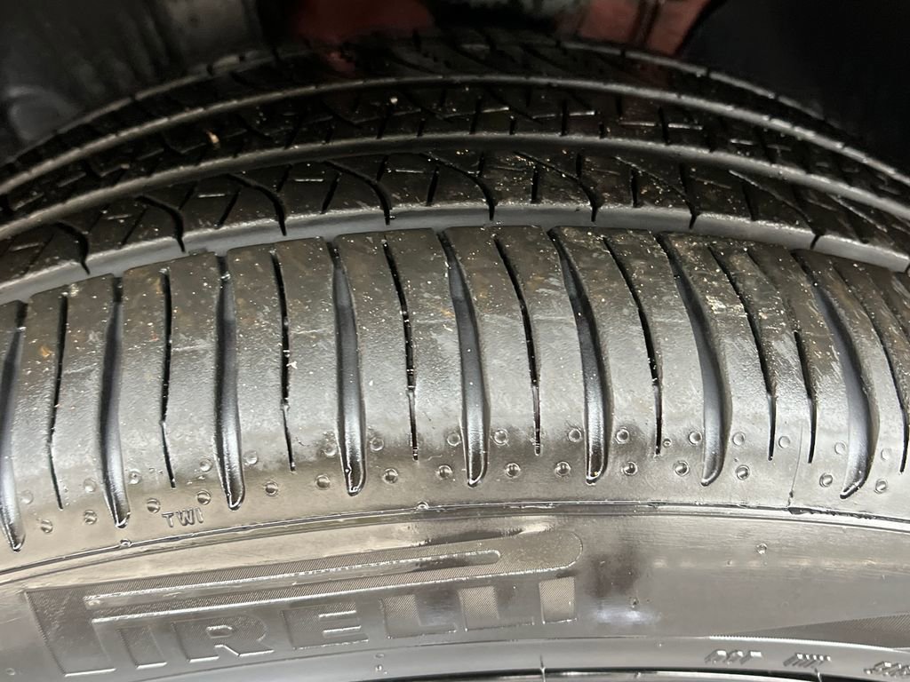 Used 2024 Volkswagen Tiguan SE R-Line image 25