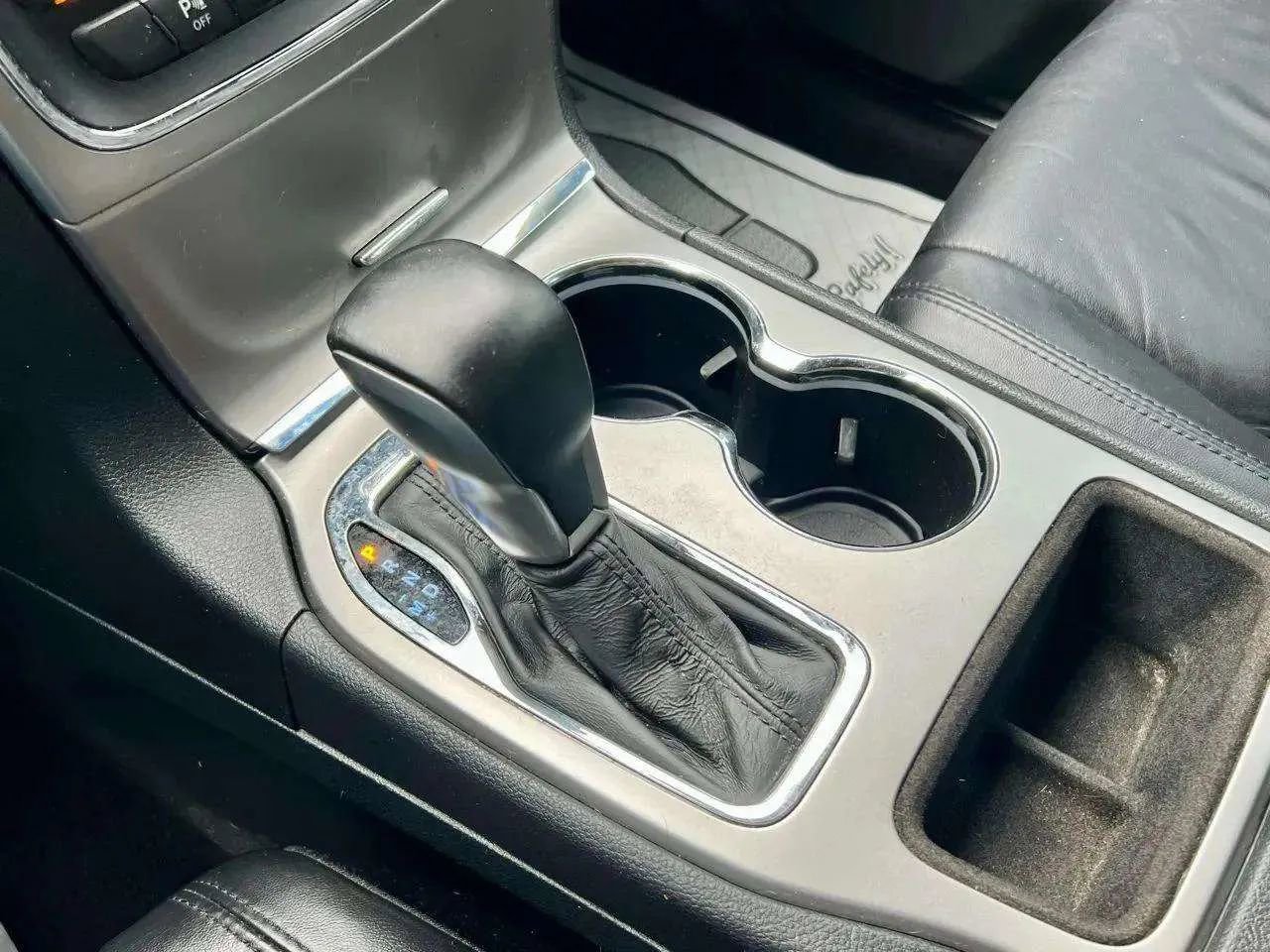 Used 2018 Jeep Grand Cherokee Limited image 34