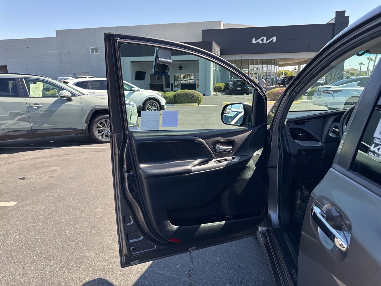 Used 2016 Toyota Sienna SE FWD image 13