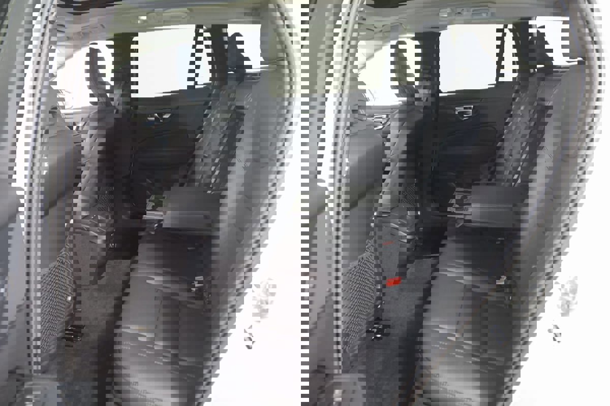 Used 2024 Volvo V60 B5 Cross Country Plus image 48