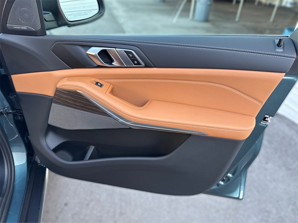 New 2026 BMW X5 xDrive50e w/ Executive Package image 27