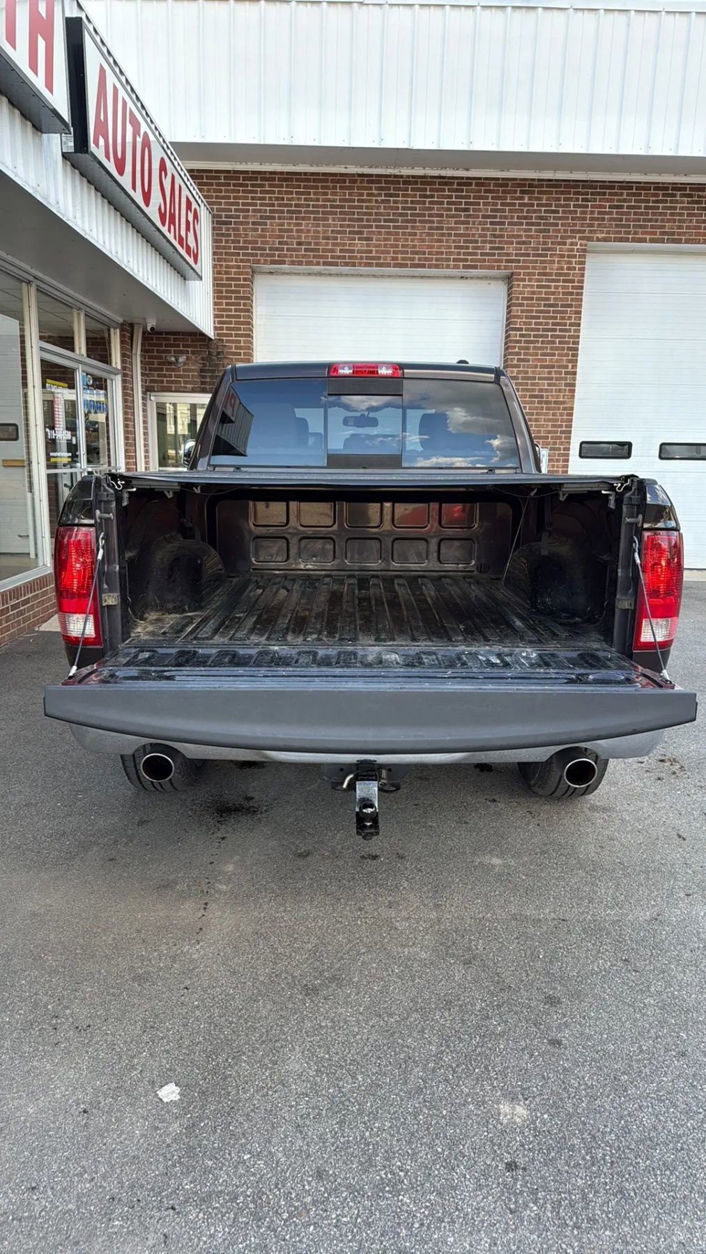 Used 2011 RAM 1500 Laramie image 9
