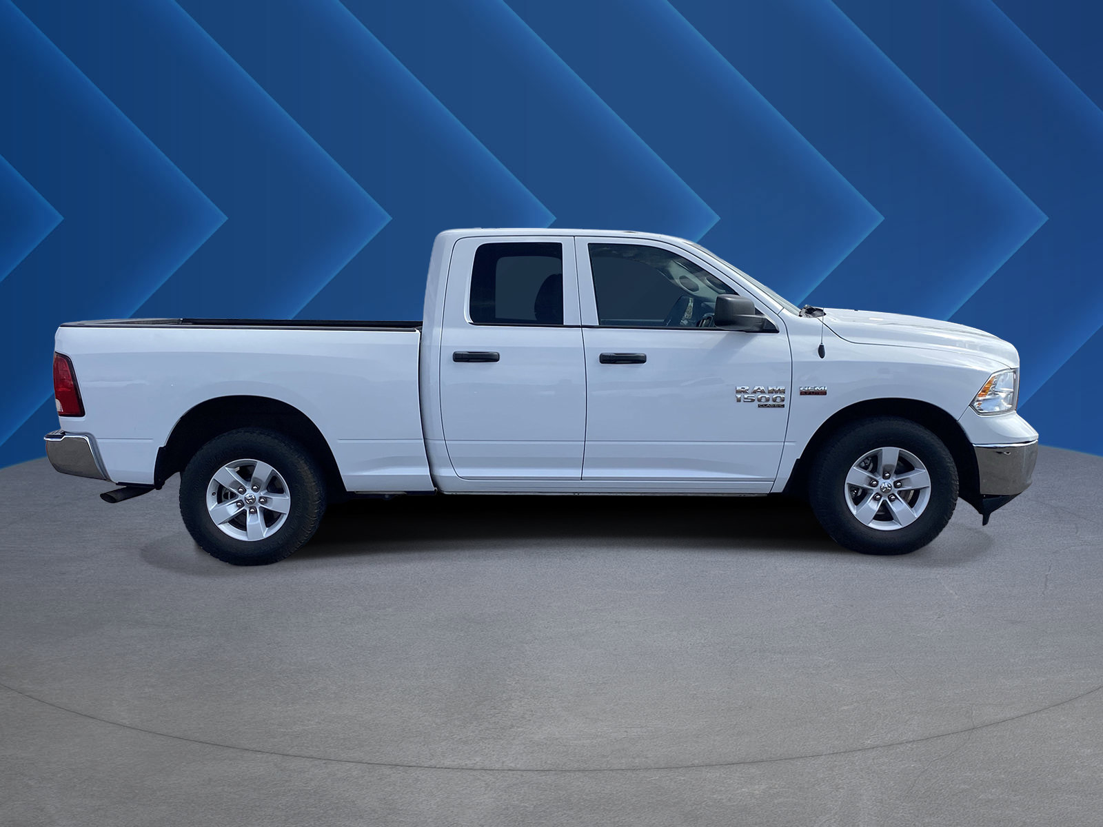 Used 2022 RAM 1500 Classic SLT RWD image 2