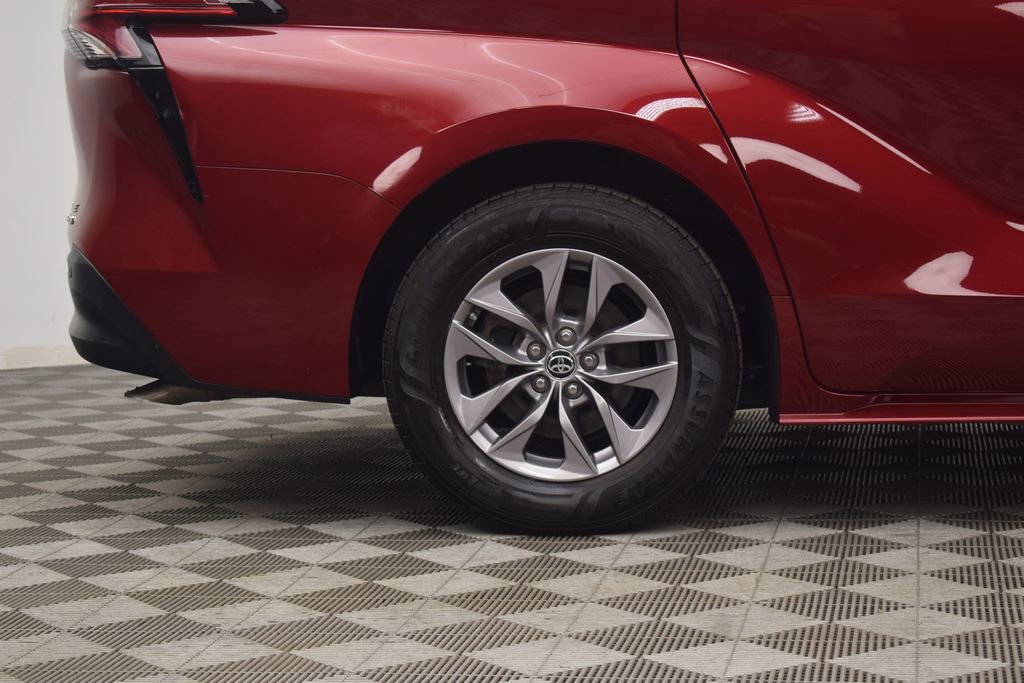 Used 2021 Toyota Sienna XLE image 35