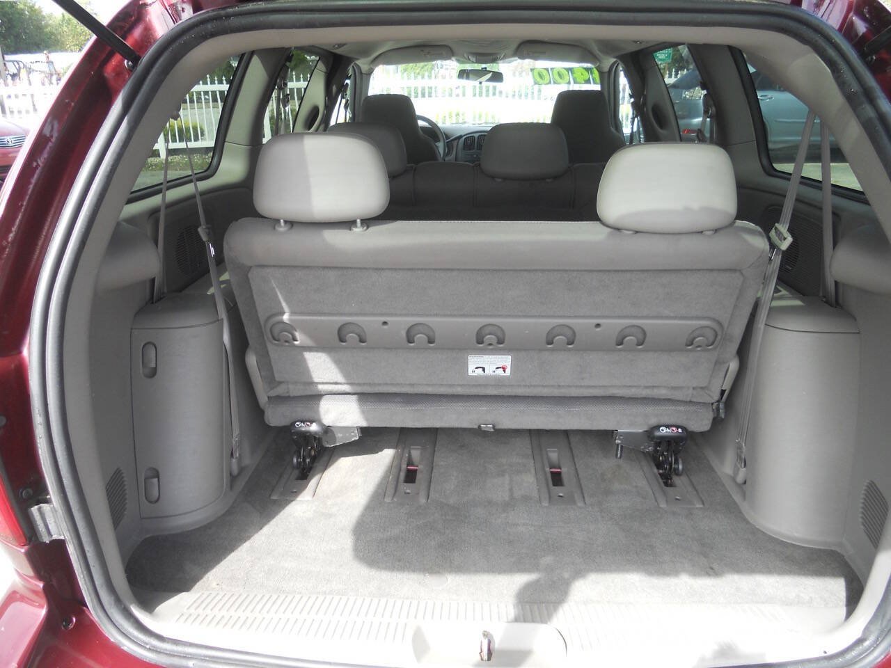 Used 2003 Dodge Grand Caravan SE FWD image 32