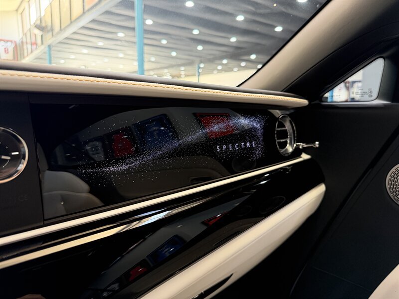Used 2025 Rolls-Royce Spectre w/ Spectre Launch Package AWD/4WD image 19