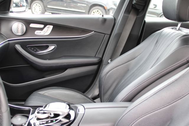 Used 2017 Mercedes-Benz E 400 4MATIC Wagon image 32