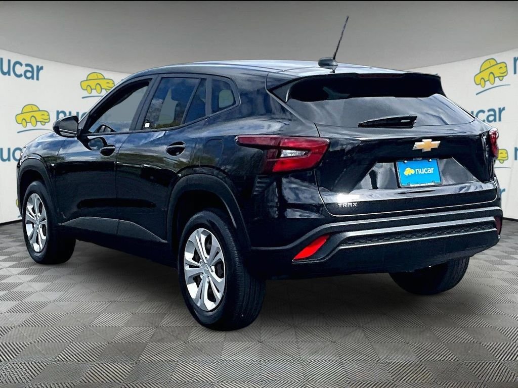 Used 2024 Chevrolet Trax LS FWD image 4