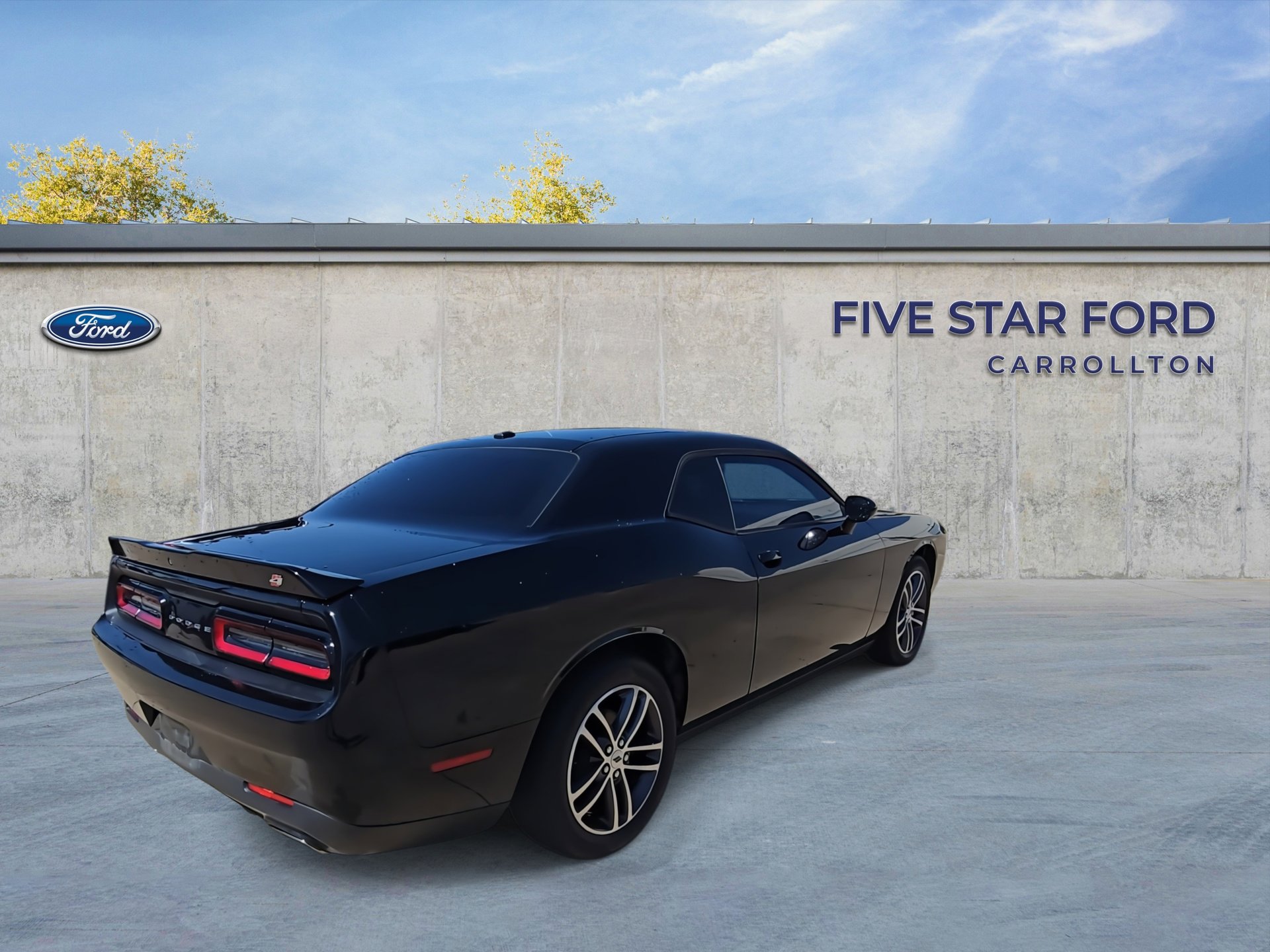 Used 2019 Dodge Challenger SXT image 8
