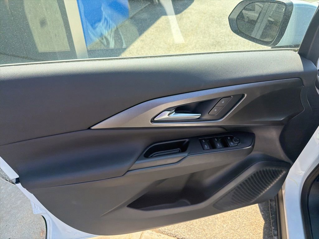 New 2026 Chevrolet Equinox EV LT FWD image 9