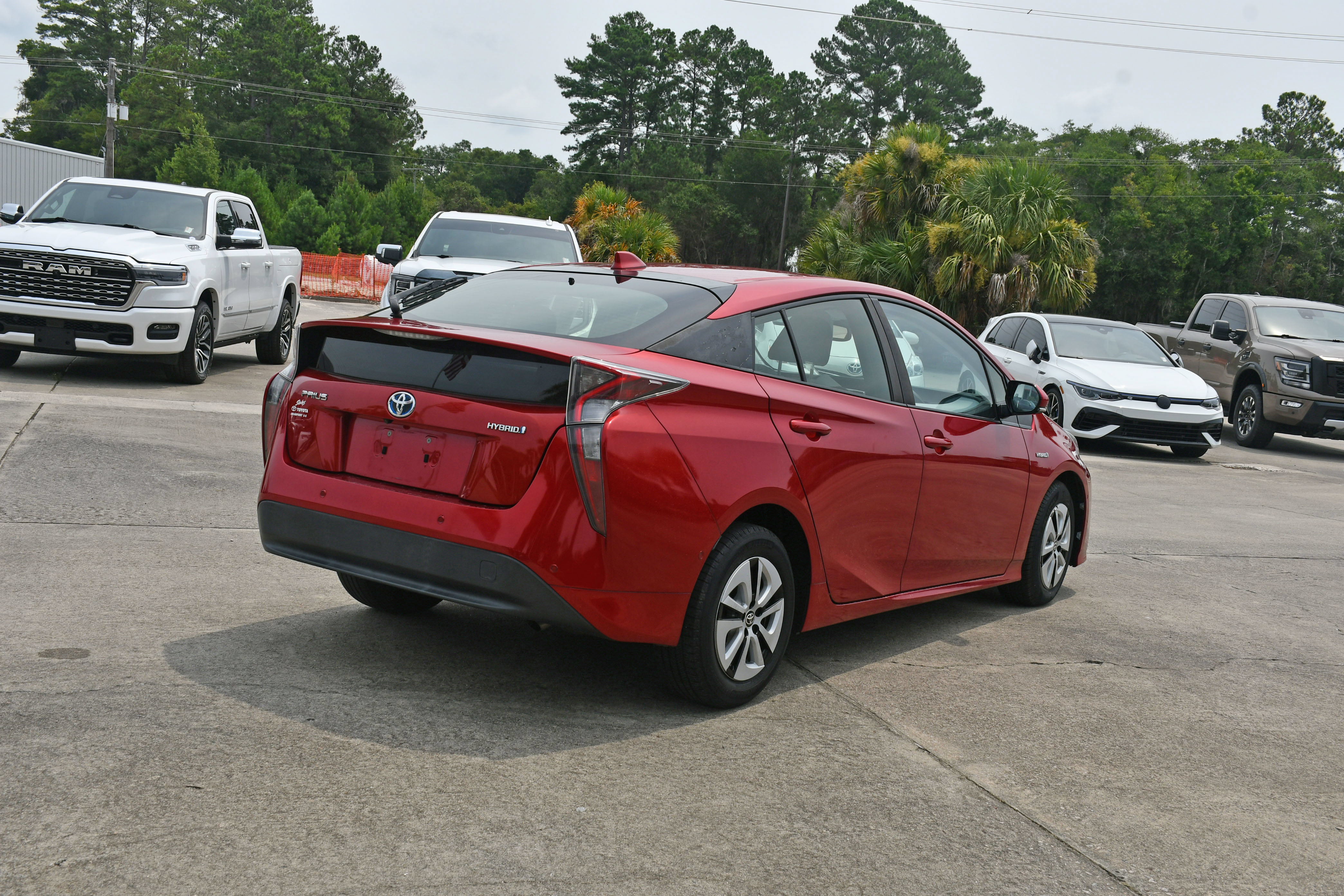 Used 2017 Toyota Prius Four FWD image 3