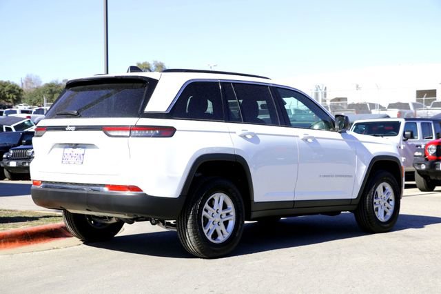 New 2025 Jeep Grand Cherokee Laredo w/ Luxury Tech Group I RWD image 5