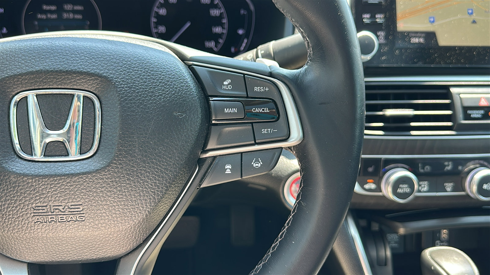 Used 2018 Honda Accord Touring image 18