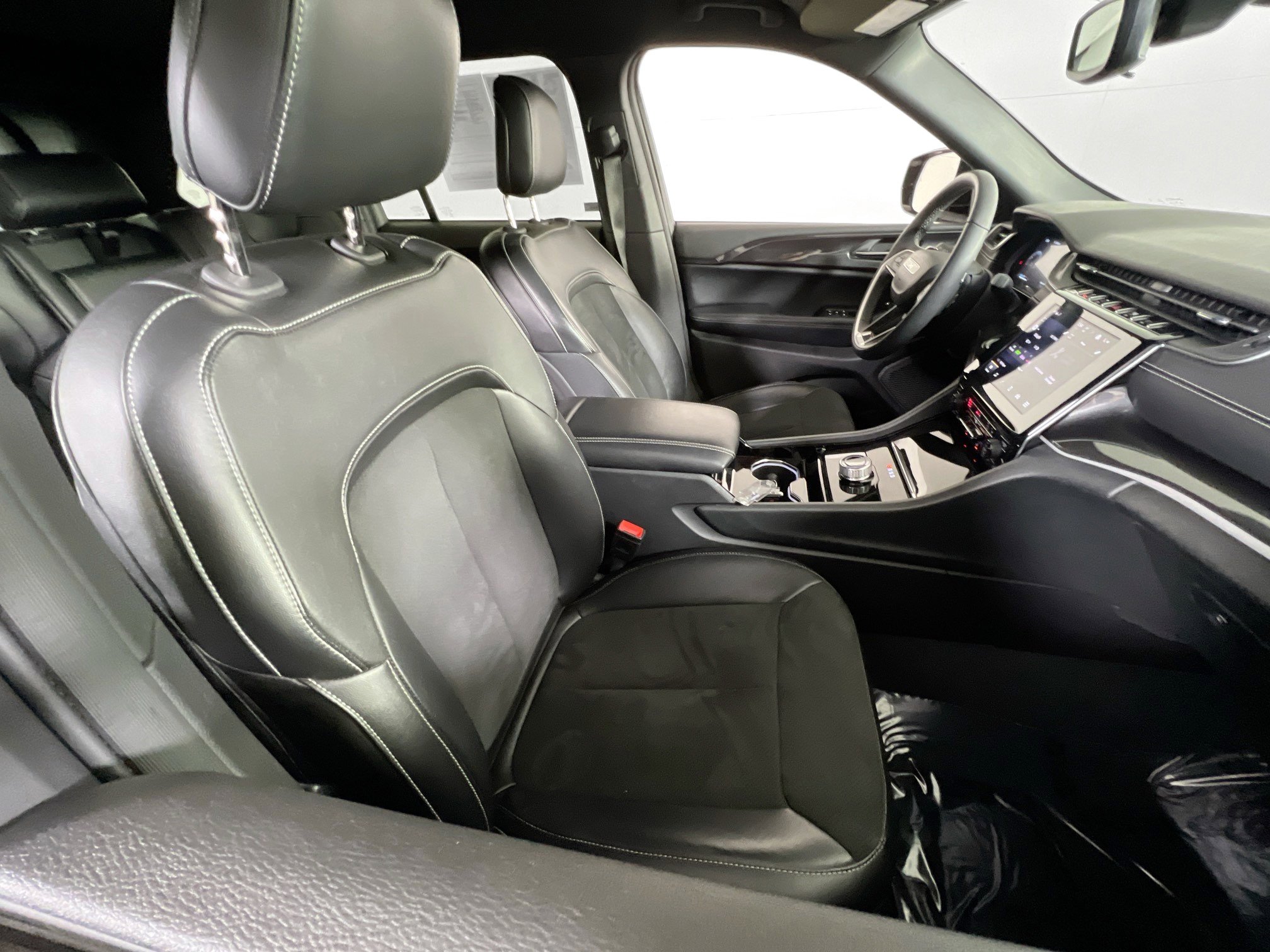 Used 2023 Jeep Grand Cherokee Altitude image 26