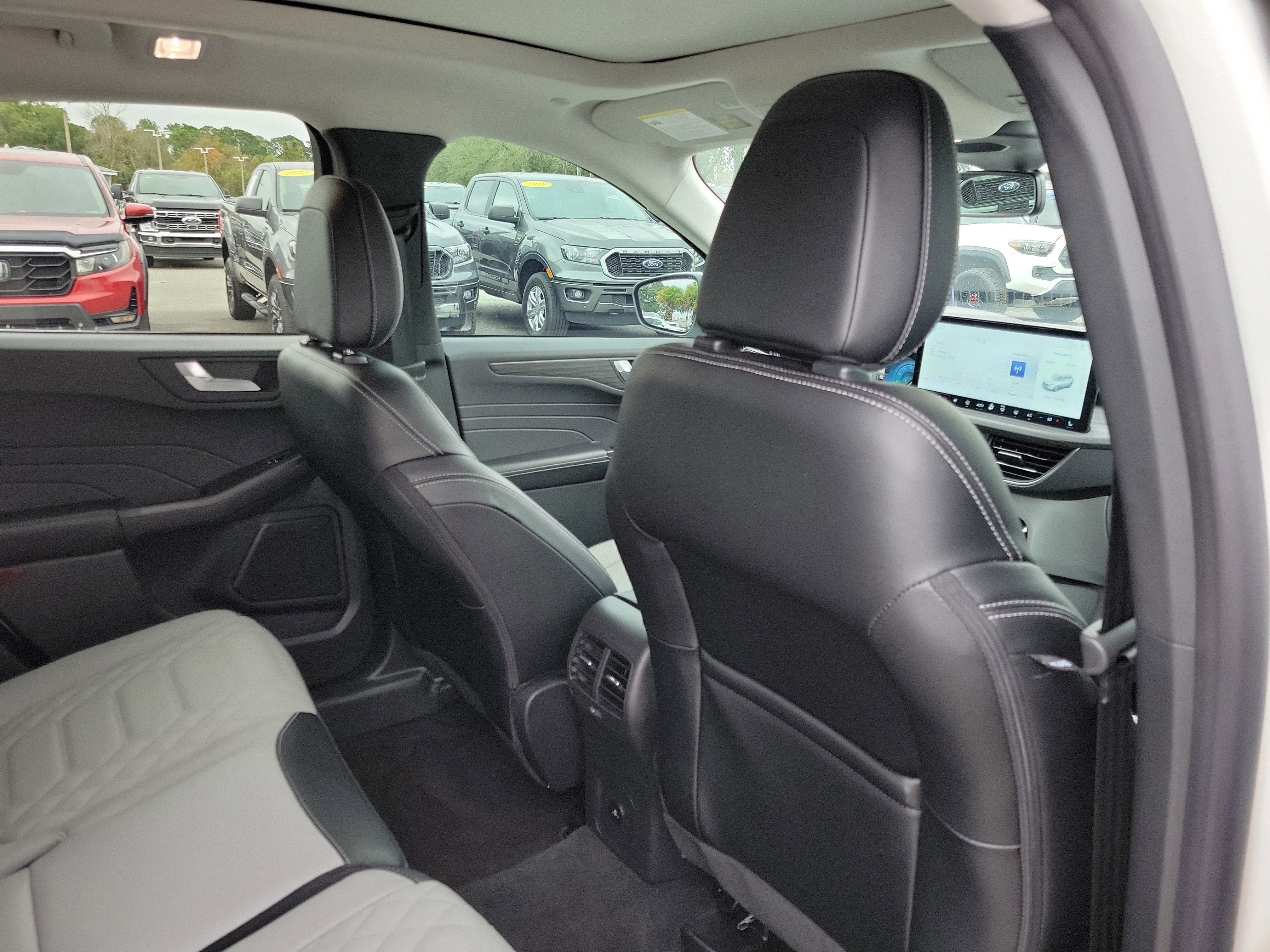 Used 2024 Ford Escape SE w/ PHEV Premium Package image 27