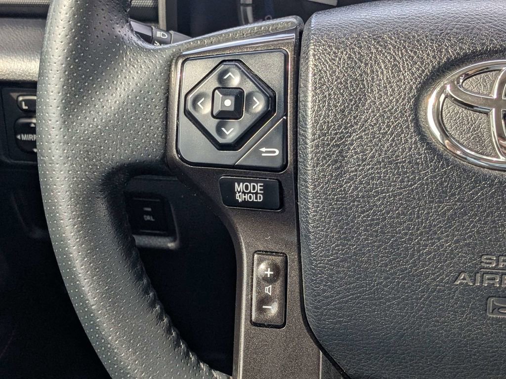 Used 2018 Toyota 4Runner TRD Off-Road Premium AWD/4WD image 22