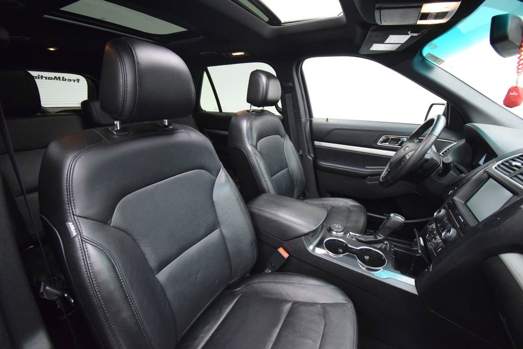 Used 2016 Ford Explorer XLT w/ Equipment Group 202A AWD/4WD image 21