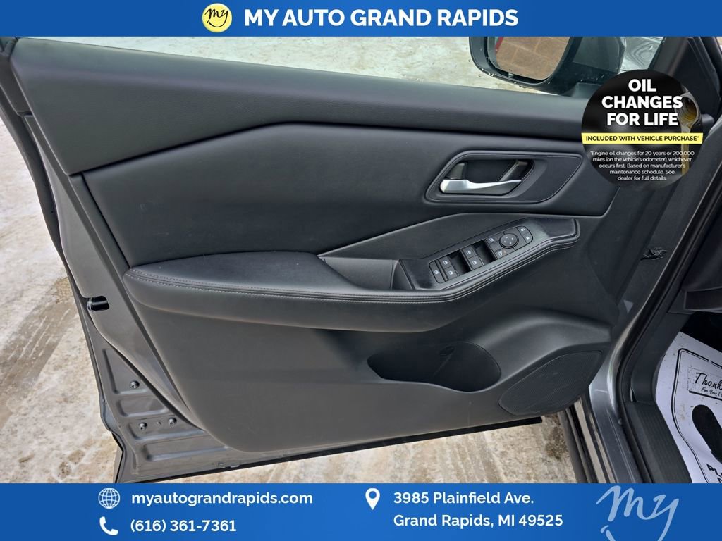 Used 2024 Nissan Rogue SV image 10