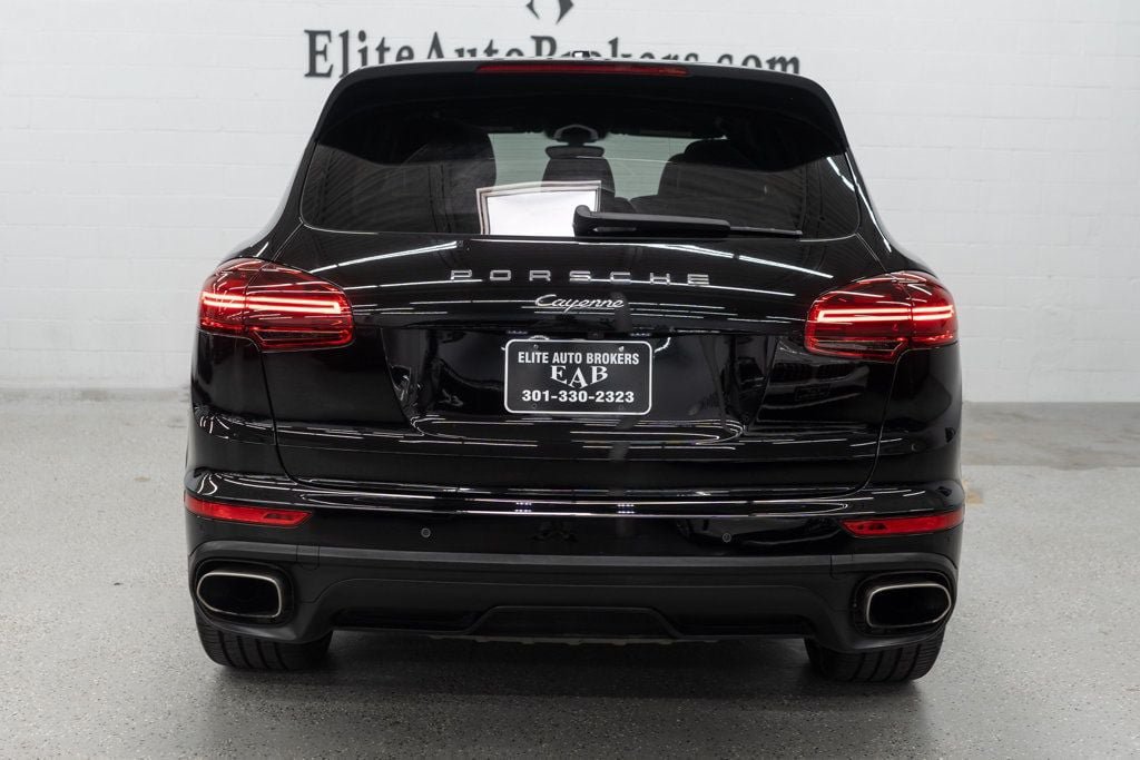 Used 2017 Porsche Cayenne Platinum Edition AWD/4WD image 4