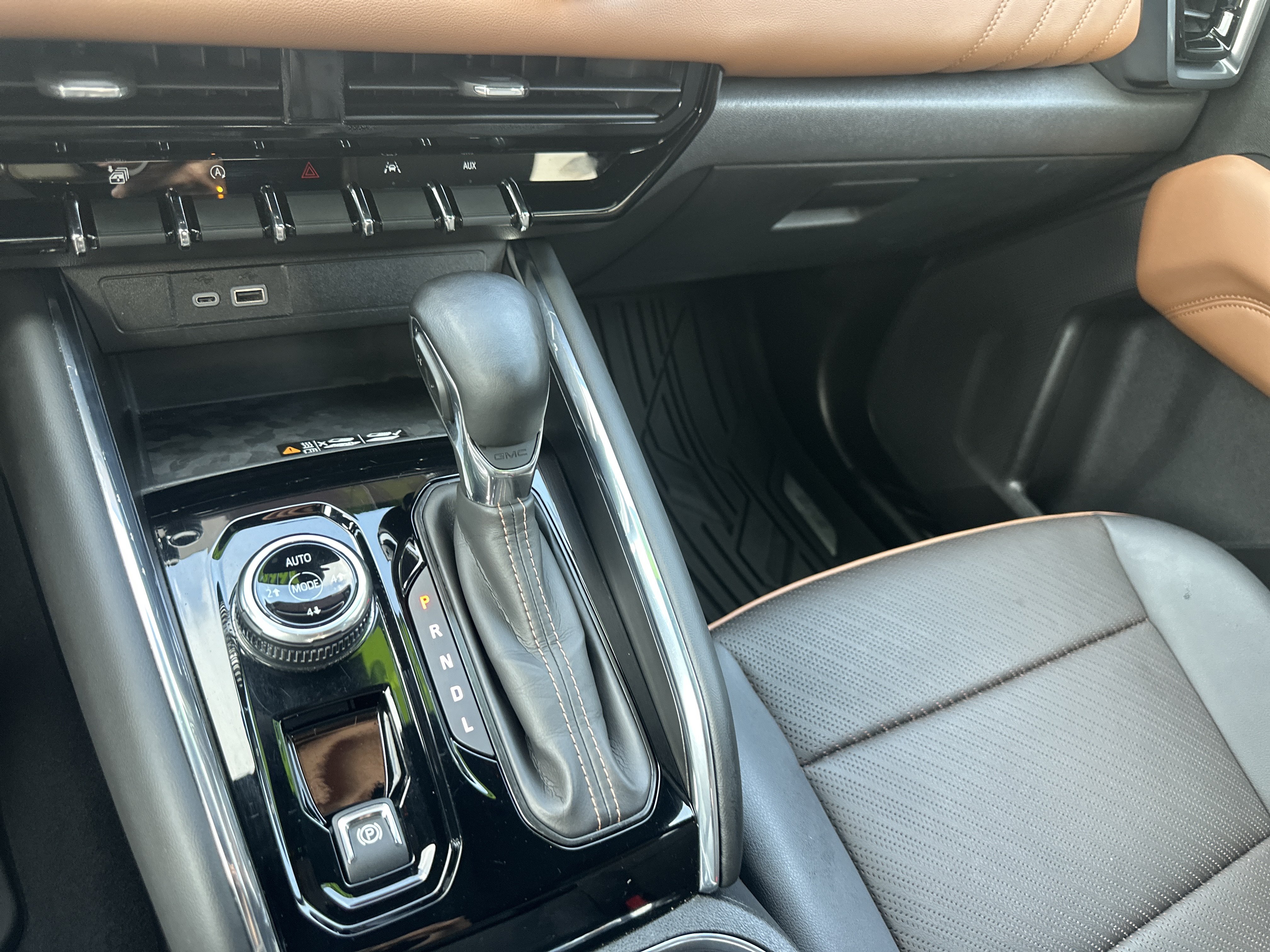 Used 2024 GMC Canyon AT4 w/ AT4 Premium Package AWD/4WD image 19