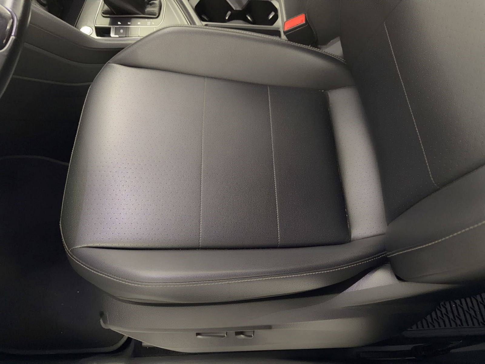 Used 2018 Volkswagen Tiguan SEL FWD image 14
