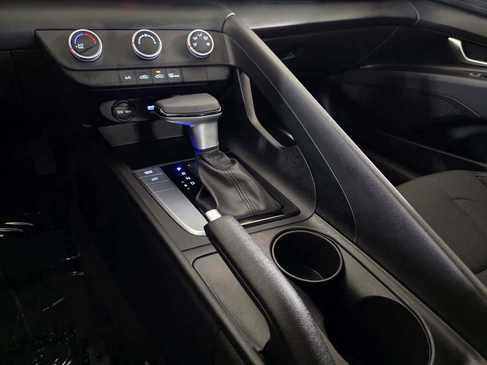 Certified 2025 Hyundai Elantra SE image 27