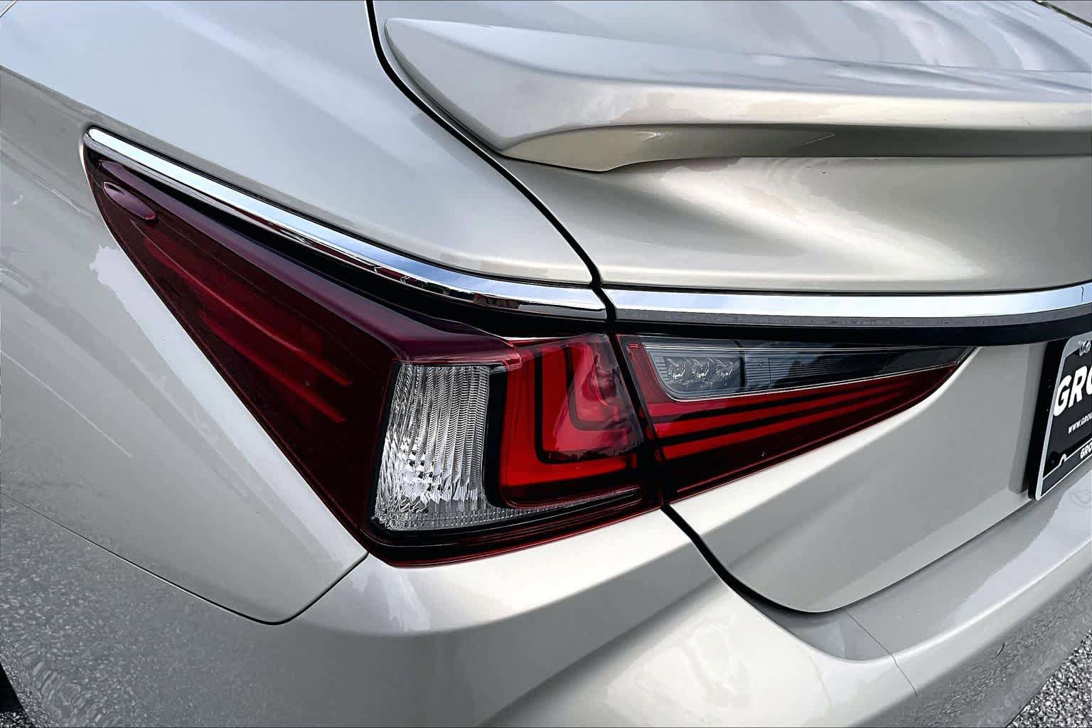 Used 2022 Lexus ES 350 Ultra Luxury w/ Accessory Package 2 FWD image 29