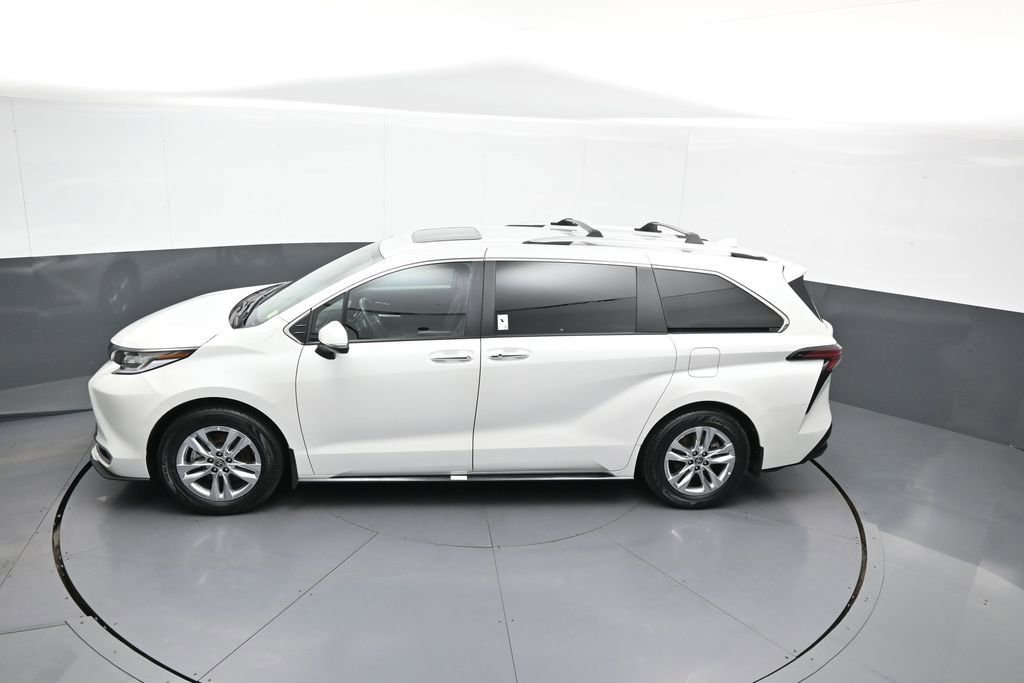 Certified 2025 Toyota Sienna Limited image 43